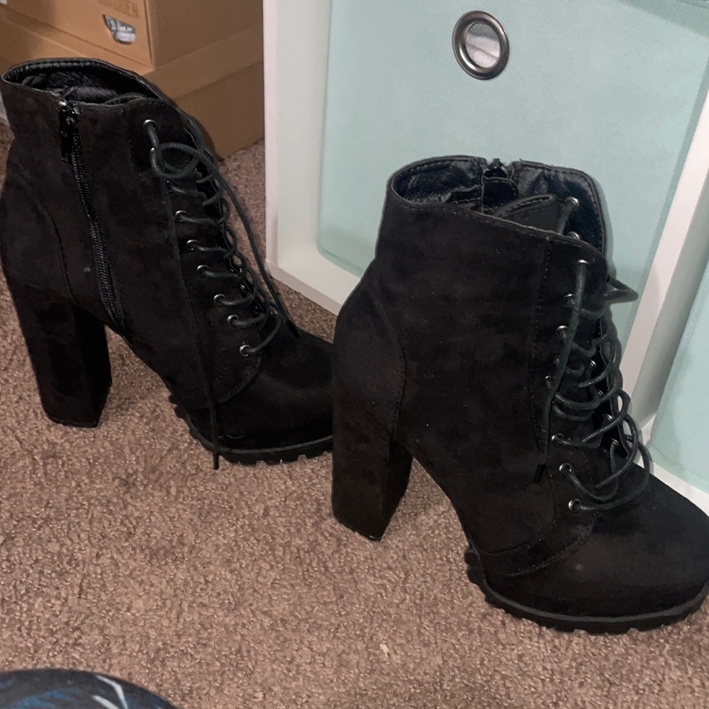 Black heeled boots